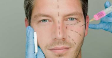 Stire din Sănătate : Și bărbații apelează la botox, pentru un look de vedetă