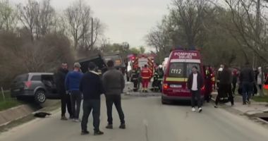 Stire din Eveniment : UPDATE Accident rutier între un tir și o mașină, la Sibioara! O persoană, transportată la spital