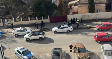 Stire din Eveniment : Doi poliţişti implicaţi într-un incident după o şicanare în trafic. Unul a ajuns la spital