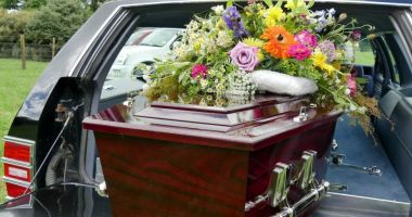 Stire din Actualitate : ANPC a amendat cu 355.000 de lei operatori economici din domeniul serviciilor funerare