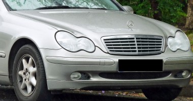 Stire din Eveniment : Și cu certificat de înmatriculare fals, și fără permis