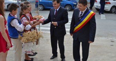 Stire din Politică-Administrație : Primarul Mihai Soare a inaugurat noua școală din Siliștea