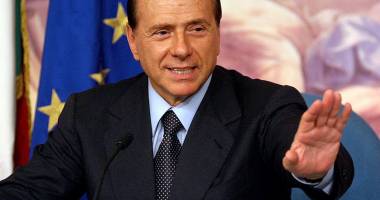 Stire din Actualitate : Silvio Berlusconi, condamnat la trei ani de închisoare pentru dare de mită!