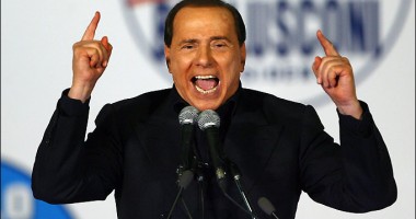 Stire din Actualitate : Silvio Berlusconi s-a lansat în promovarea adopției a sute de mii de pisici și câini comunitari