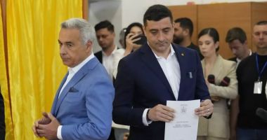 Stire din Politică-Administrație : Alegeri prezidenţiale 2025 / George Simion a mers să voteze însoțit de Călin Georgescu