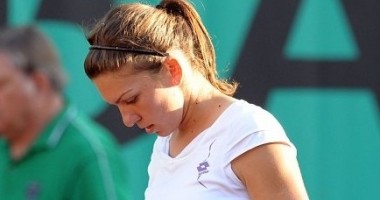 Stire din Sport : Tenis / Simona Halep a picat examenul de conducere auto