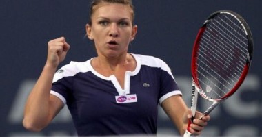 Stire din Sport : Victorie de senzație! Simona Halep a bătut-o pe Wozniacki și s-a calificat în finală