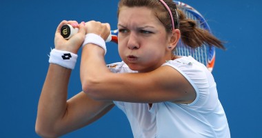 Stire din Sport : Simona Halep și Victor Hănescu merg mai departe