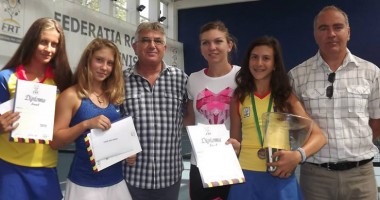 Stire din Sport : FRT și Simona Halep au premiat echipa de fete U14