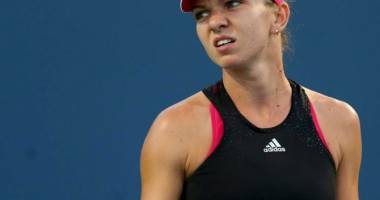 Stire din Sport : Tenis: Simona Halep, eliminată din turneul de la Wuhan