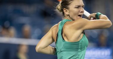 Stire din Sport : Simona Halep, asaltată de fanii emoționați, la New York