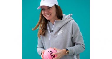 Stire din Sport : Simona Halep, antrenament dedicat fanilor, înainte de plecarea spre Australia