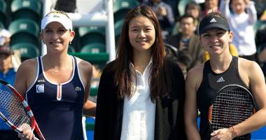 Galerie foto. Simona Halep, premiată de Na Li pentru titlul de la Shenzhen - 2