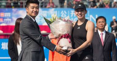 Galerie foto. Simona Halep, premiată de Na Li pentru titlul de la Shenzhen - 6