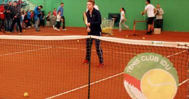 Simona Halep și Horia Tecău joacă tenis cu 350 de copii, la Club Idu