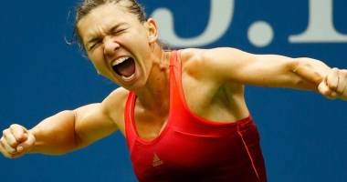 Stire din Sport : Simona Halep a zdrobit-o pe Flavia Pennetta, în primul meci la Turneul Campioanelor