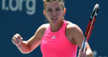 Stire din Sport : Meciul dintre Halep și Pennetta, reprogramat din cauza ploii! Când se va juca semifinala