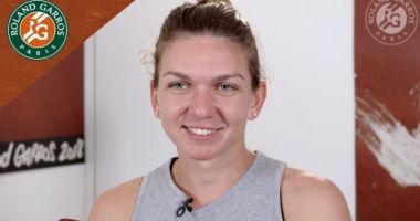 Simona Halep, după ce a devenit CAMPIOANĂ la Roland Garros. 