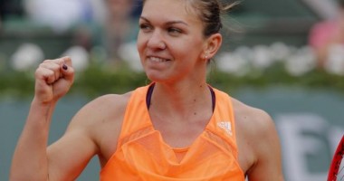 Stire din Sport : Simona Halep și Monica Niculescu joacă mâine, în primul tur la Beijing