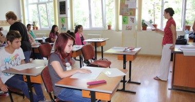 Stire din Cultură-Educație : Carrefour premiază elevii talentați
