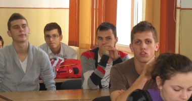 Stire din Cultură-Educație : Subiecte diferențiate la simularea examenului de bacalaureat