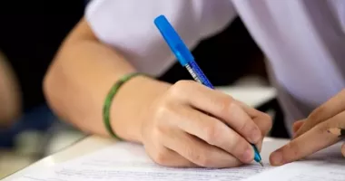 Stire din Cultură-Educație : Simularea Evaluării Naționale începe azi. Peste 97% dintre școli organizează testările