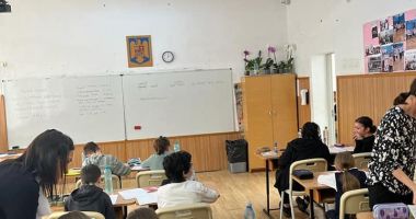 Stire din Cultură-Educație : EVALUAREA NAȚIONALĂ. Patru elevi eliminați pentru tentativă de fraudă la simularea probei scrise la română