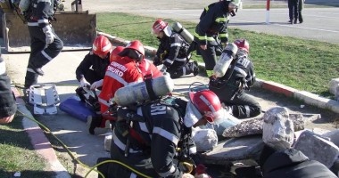 Stire din Eveniment : CUTREMUR LA NĂVODARI / Cum au intervenit pompierii militari - Galerie FOTO