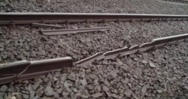 Stire din Social : Trafic feroviar blocat între Brașov și Sighișoara după ruperea unei șine