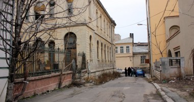 Atenție, cad bucăți de istorie: Sinagoga din Constanța - 3