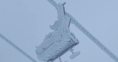 Domeniul schiabil din Sinaia rămâne închis. Telecabina și telescaunul până la Cota 2000 sunt îngheţate - 2