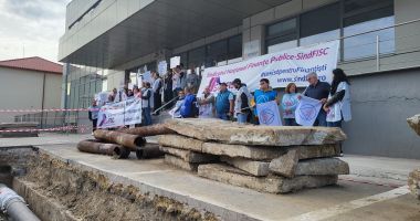 Sindicaliştii din Finanţele Publice, nemulţumiţi de salarii şi de condiţiile de muncă. Sediul Antifraudei Fiscale - pichetat! - 3