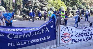 Sindicaliștii au protestat sub geamul prefectului împotriva „abuzurilor” de la CSCT - 4