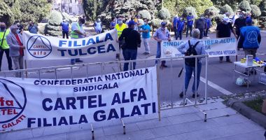 Sindicaliștii au protestat sub geamul prefectului împotriva „abuzurilor” de la CSCT - 5
