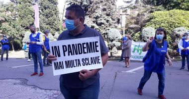 Sindicaliștii au protestat sub geamul prefectului împotriva „abuzurilor” de la CSCT - 7