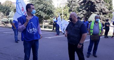 Sindicaliștii au protestat sub geamul prefectului împotriva „abuzurilor” de la CSCT - 13