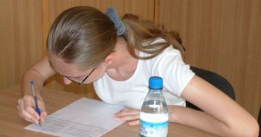 Stire din Cultură-Educație : Sindicatele din învățământ cer echivalarea examenelor cu media anilor de studii