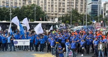 Stire din Social : Angajații din instituțiile de stat se pregătesc de proteste masive în fața Guvernului