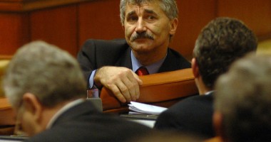Stire din Politică-Administrație : "Antonescu nu vrea să fie un președinte jucător"