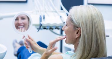 Stire din Social : „Din ce în ce mai mulți oameni au implanturi dentare!” O constatare firească, în anul 2022