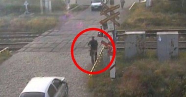 Stire din Diverse : Sinucidere surprinsă de camerele de supraveghere