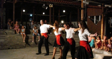 Stire din Cultură-Educație : Spre Cartea Recordurilor! Sâmbătă,  Constanța dansează sirtaki