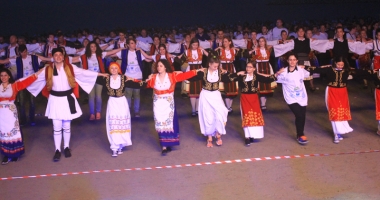 Stire din Social : Constanța nu a intrat în Cartea Recordurilor cu "Sirtaki" din cauza întunericului. Când s-ar putea repeta evenimentul