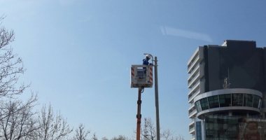 Stire din Social : Primăria Constanța: "Se lucrează  la sistemul public de iluminat"