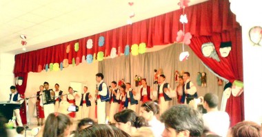 Stire din Cultură-Educație : Cine a participat  la festivalul  de la Cuza Vodă