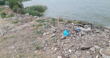 VIDEO / Prinși când încărcau nisip de pe plaja din Eforie Sud. Amenzi sunt între 10.000 și 20.000 de lei - 3