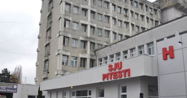 Stire din Eveniment : UN PACIENT S-A SINUCIS ÎN SPITAL! Suferise un AVC . S-a aruncat de la etaj