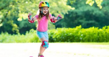 Copilul face skateboarding? Alegeți-i cu atenție echipamentul de protecție!