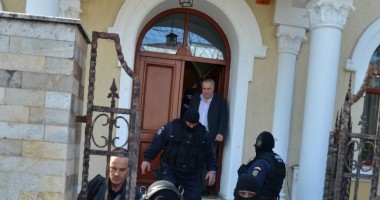 Galerie FOTO. Președintele CJC, Nicușor Constantinescu, reținut de procurorii anticorupție - 6