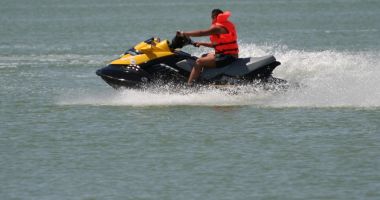 Accident teribil la Eforie Nord! Doi tineri au fost spulberați de un jetski / Apelul disperat al unei mame al cărei fiu a fost grav rănit